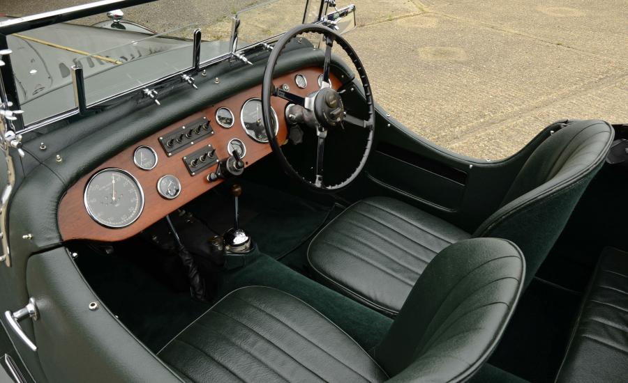 Интерьер Aston Martin 15/98 2/4-Passenger 1937 года  (фото 15 из 27)